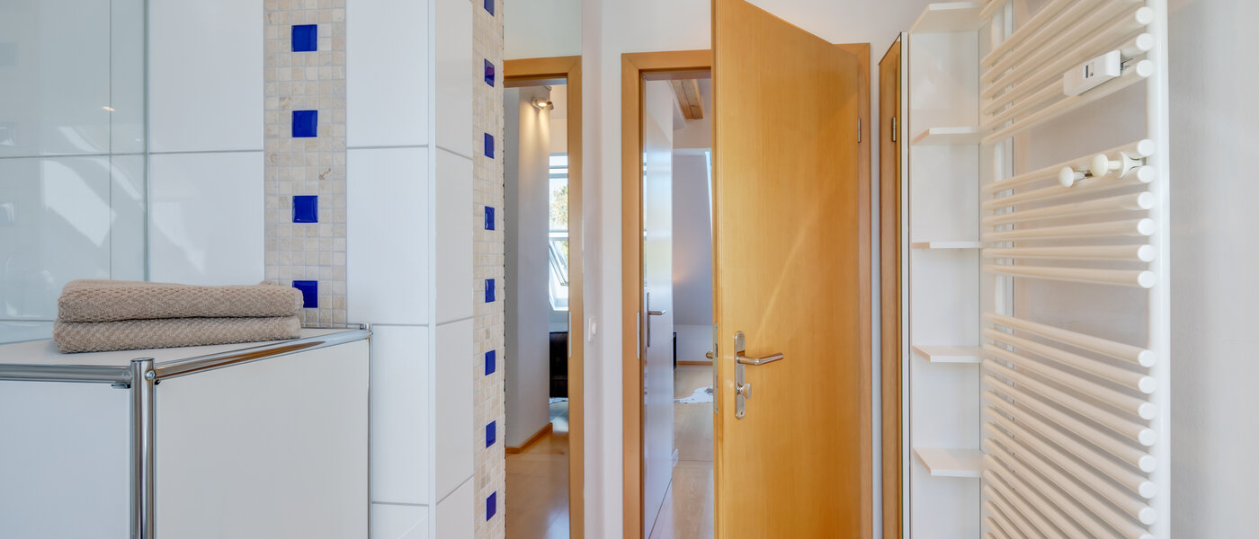 attic apartment München Fasangarten 04 bathroom 14562