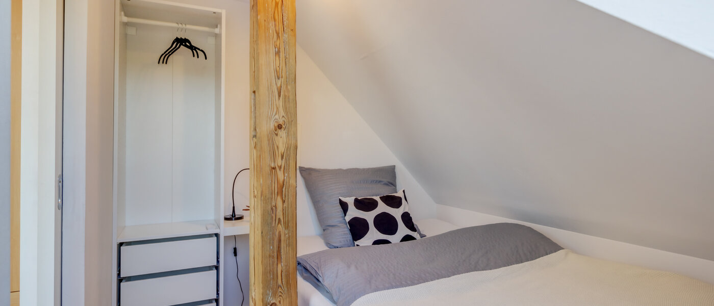 attic apartment München Fasangarten 01 bedroom 14562