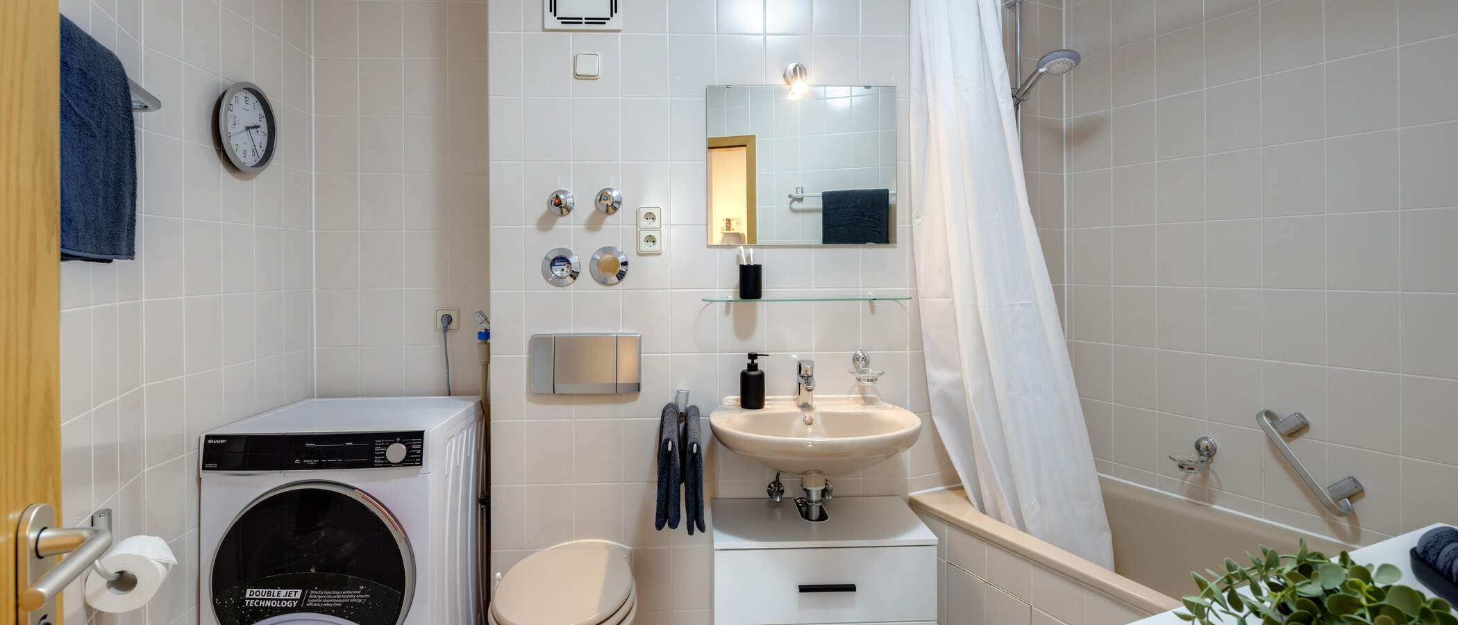 apartment München Neuperlach 02 bathroom 14565