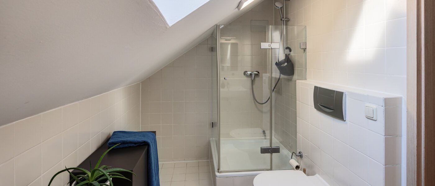 semi-detached house München Obersendling 01 2. bathroom 14567