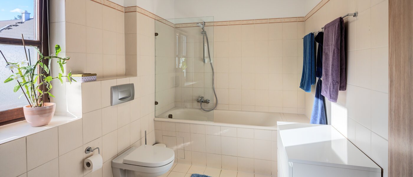 semi-detached house München Obersendling 01 1. bathroom 14567