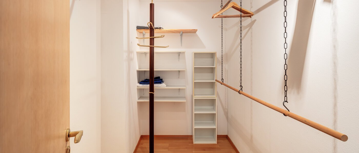 semi-detached house München Obersendling 01 Walk-in closet 14567