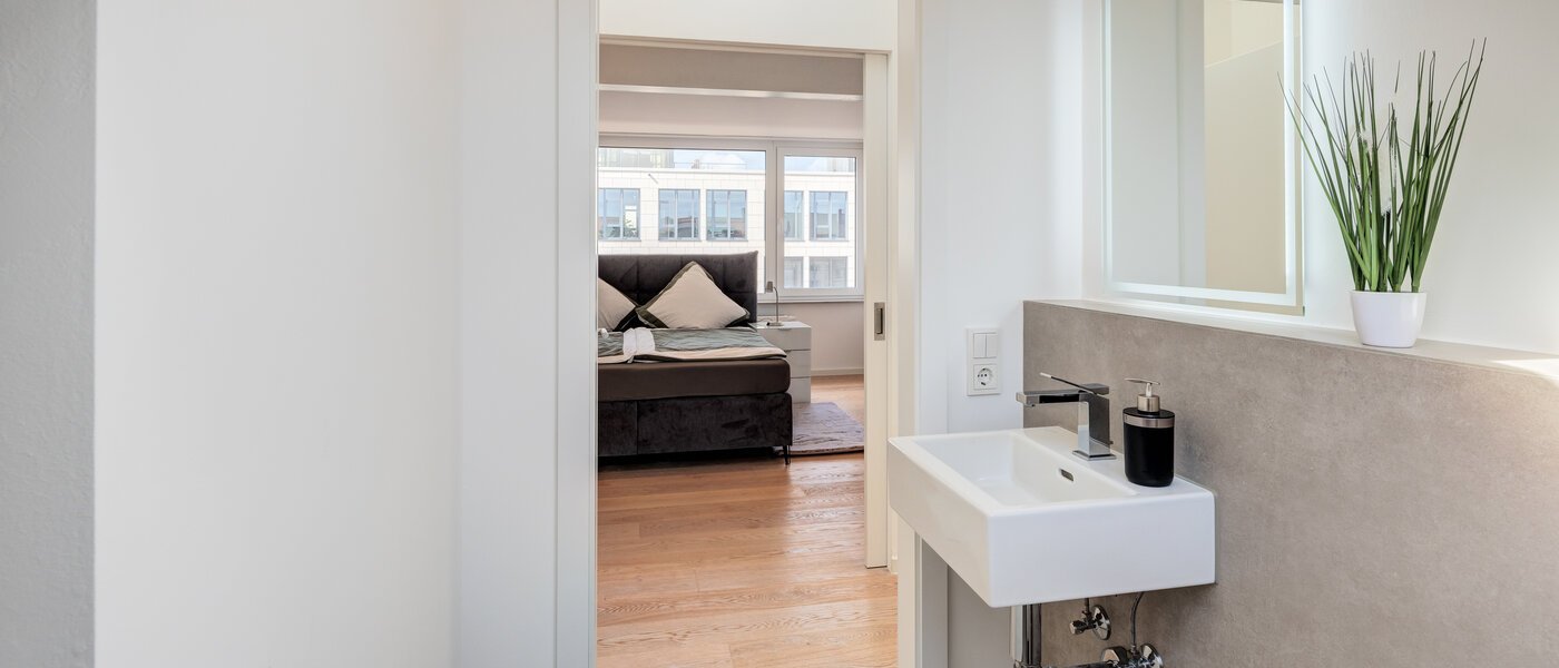 attic apartment München Maxvorstadt 02 guest toilet 14568