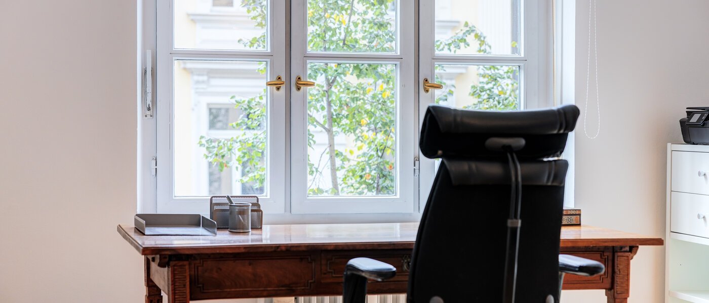 apartment München Lehel 02 Workspace/Guestroom 14572