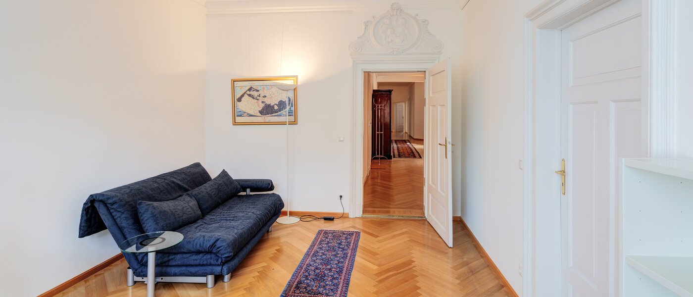 apartment München Lehel 03 Workspace/Guestroom 14572