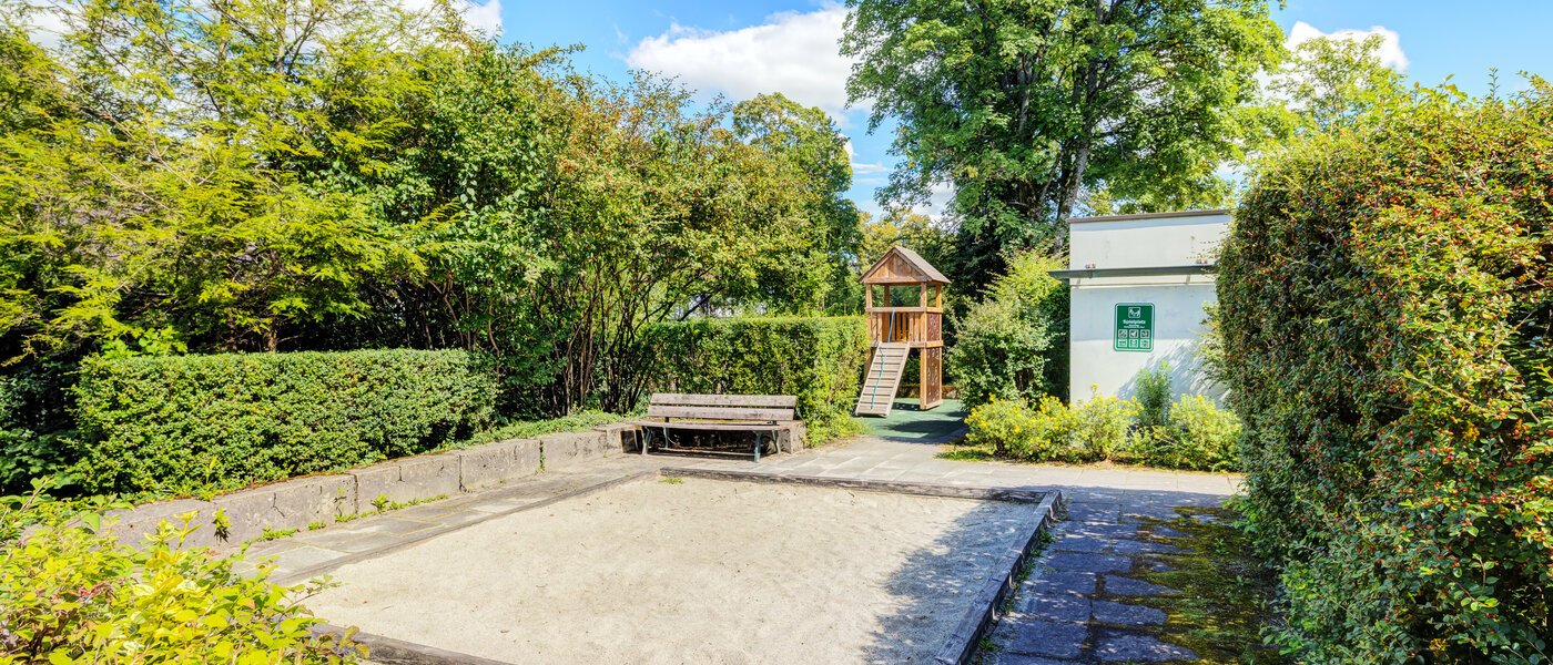 apartment Pullach im Isartal 03 inner courtyard  14573