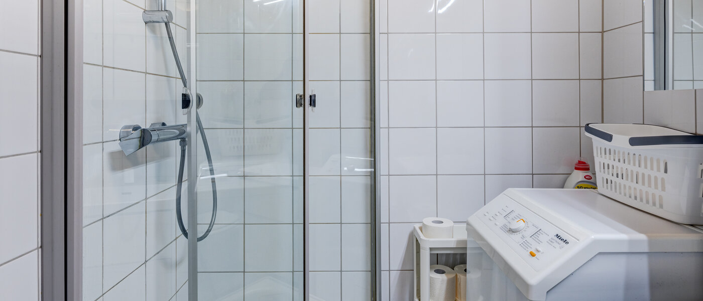 apartment München Neuhausen 03 bathroom 14587