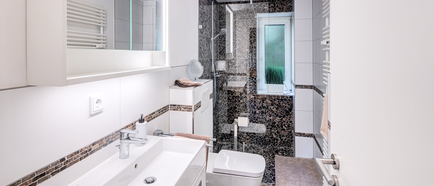 apartment München Schwabing-West 01 bathroom 14590