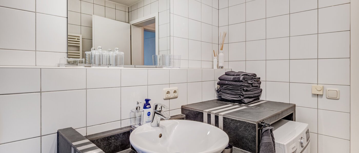 apartment München Nymphenburg 02 bathroom 14596