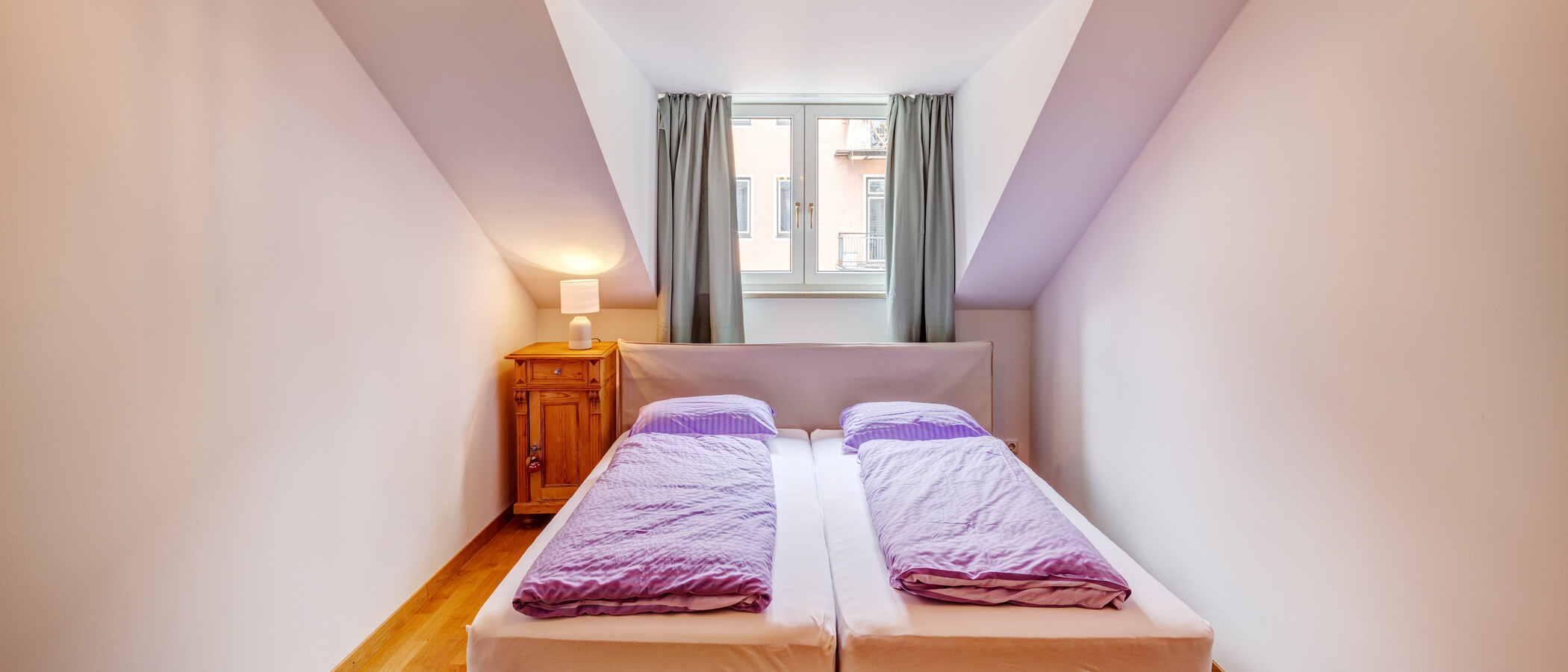 attic apartment München Ludwigsvorstadt 01 bedroom 14609