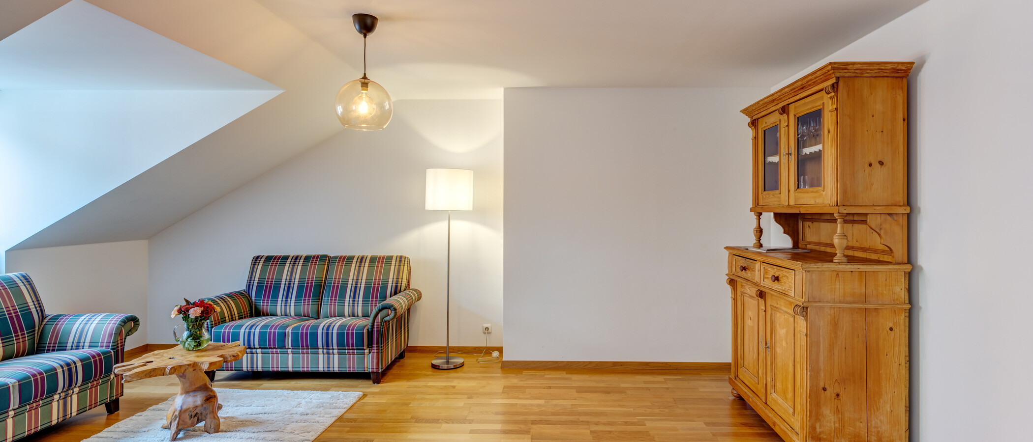 attic apartment München Ludwigsvorstadt 02 living area 14609