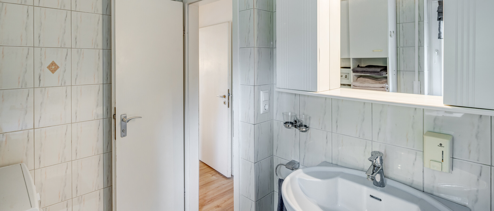 apartment with garden 	 München Hadern 03 bathroom 14610