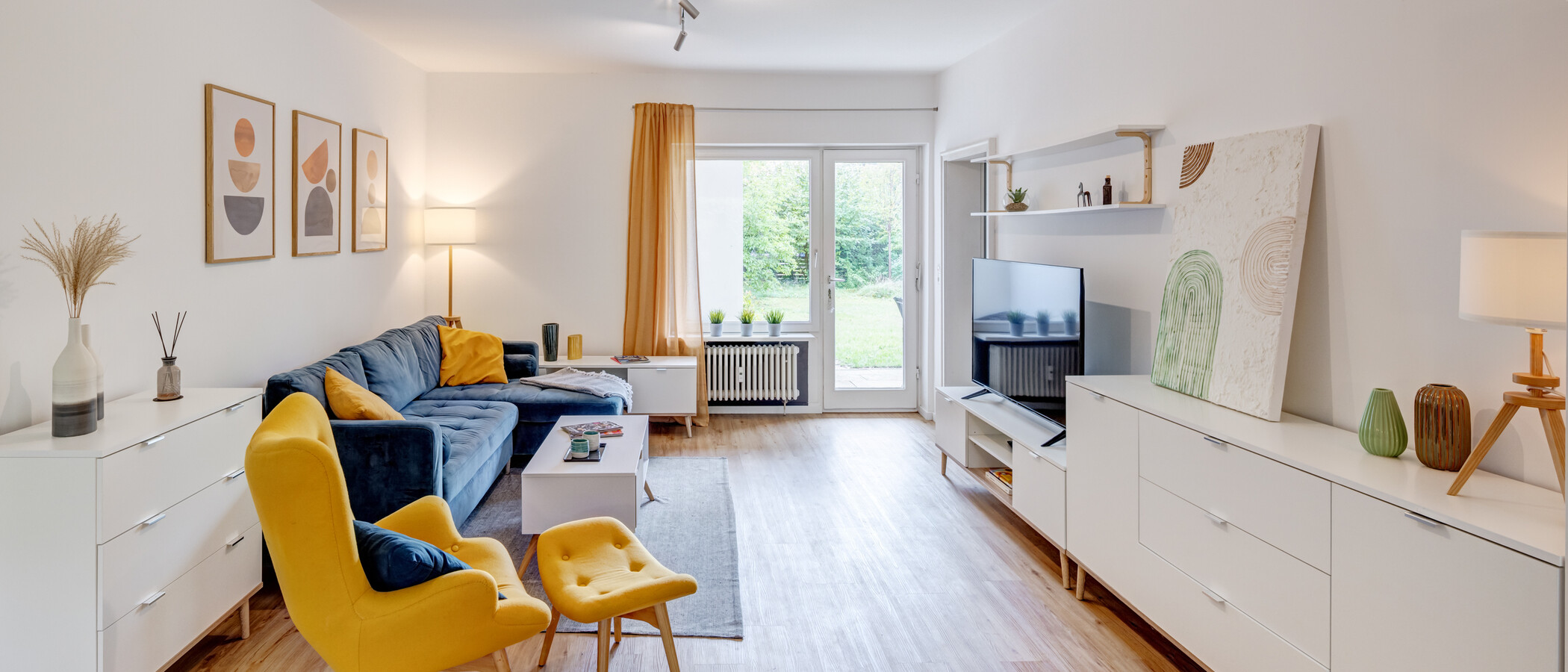 apartment with garden 	 München Hadern 01 living area 14610
