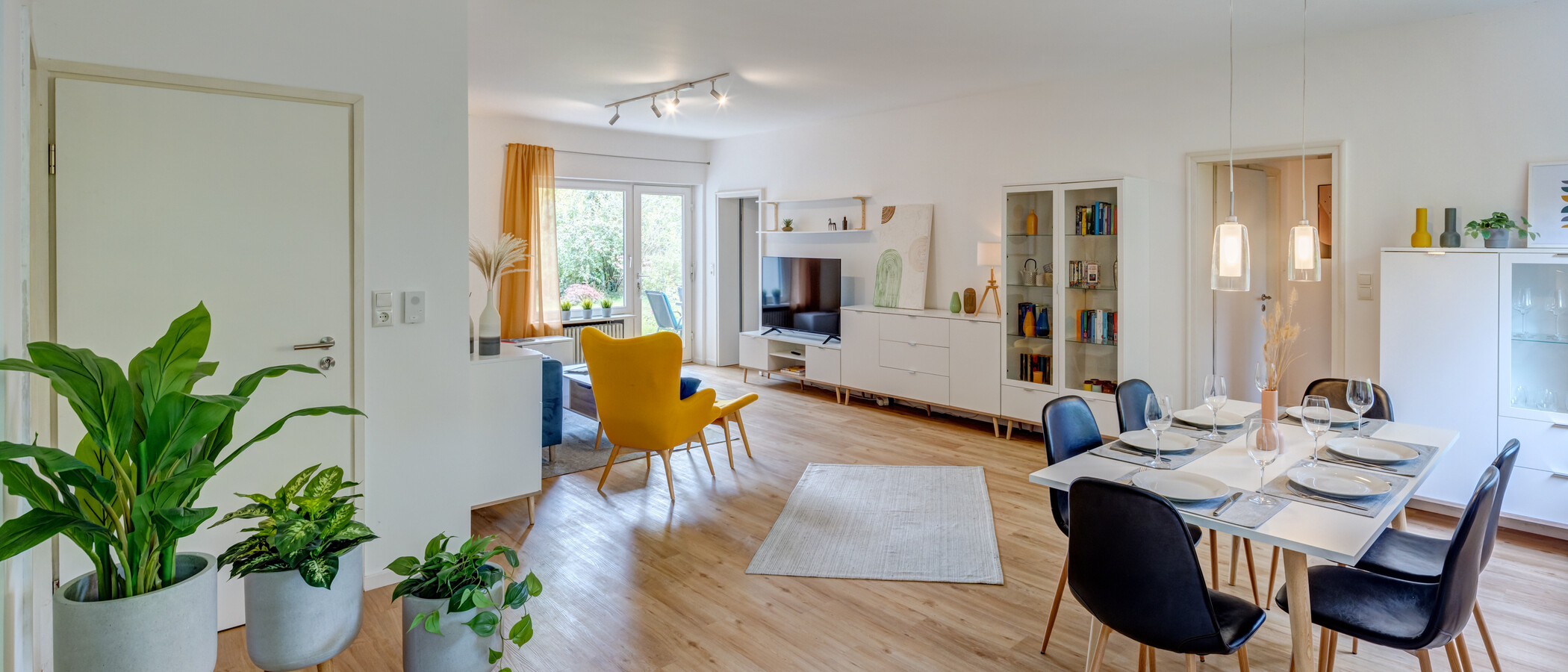 apartment with garden 	 München Hadern 02 living area 14610