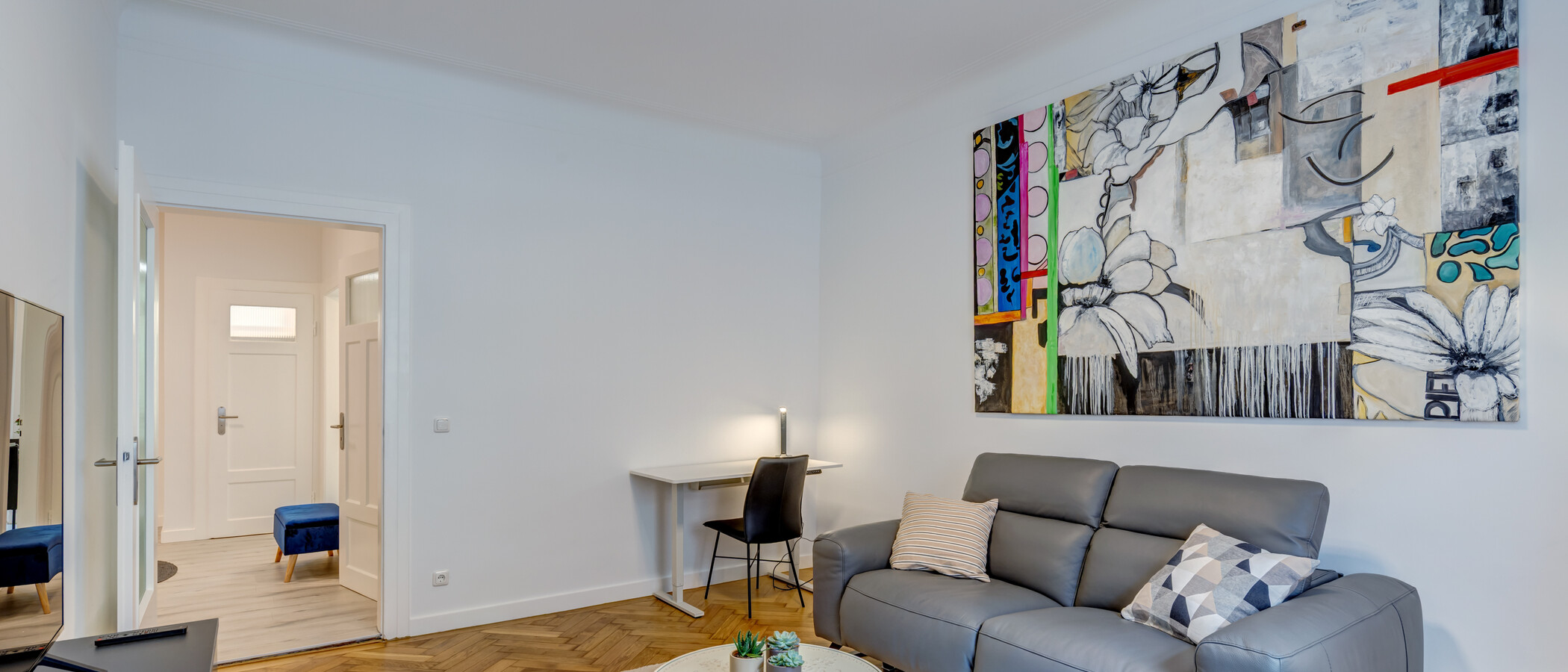 apartment München Westend 04 living area 14613
