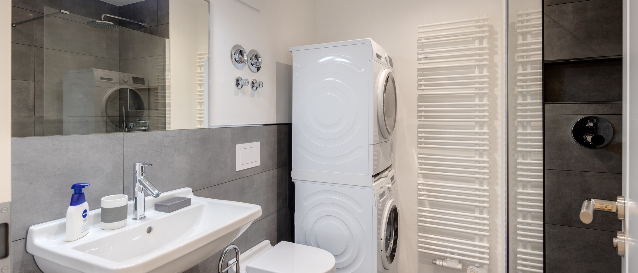 apartment München Maxvorstadt 01 bathroom 14633