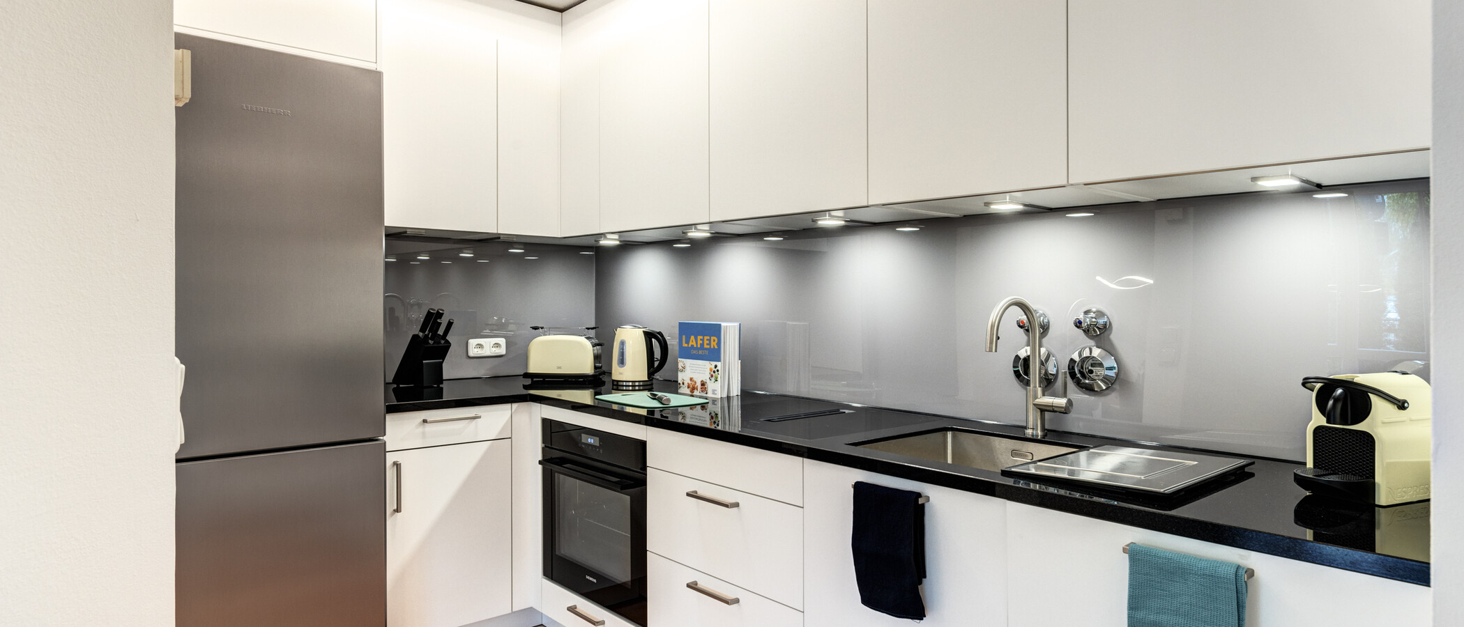 apartment with garden 	 München Denning 01 kitchen 14634