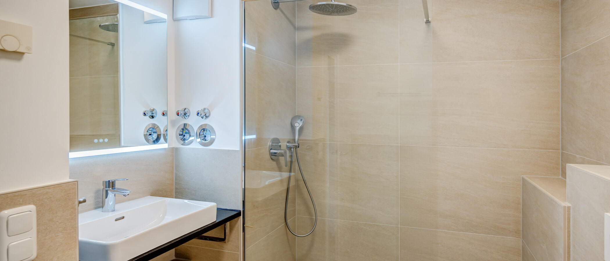 apartment with garden 	 München Denning 01 bathroom 14634