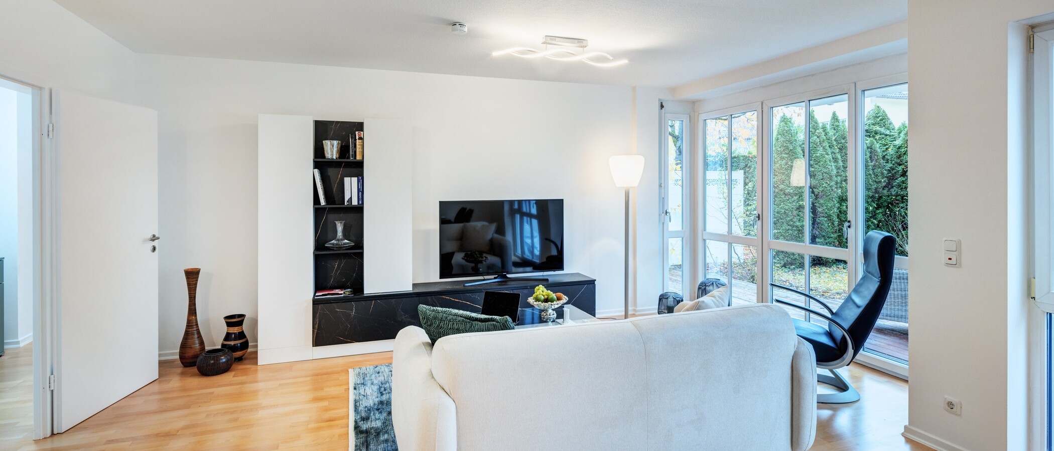 apartment with garden 	 München Denning 02 living area 14634
