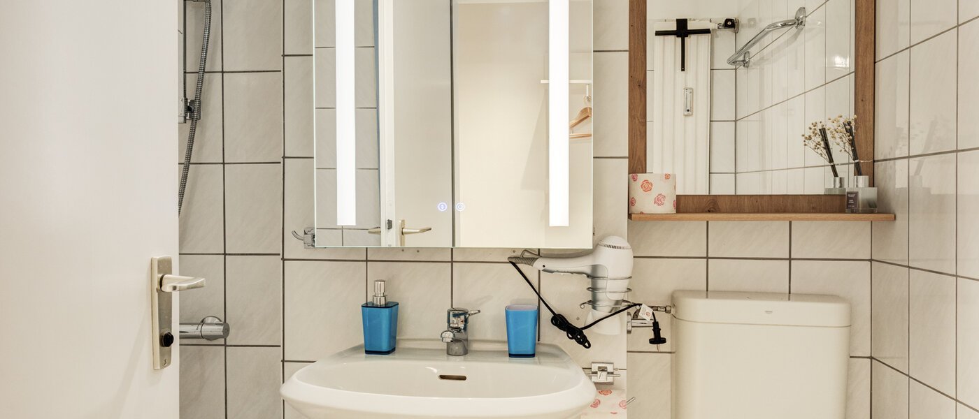 apartment München Moosach 01 bathroom 14638