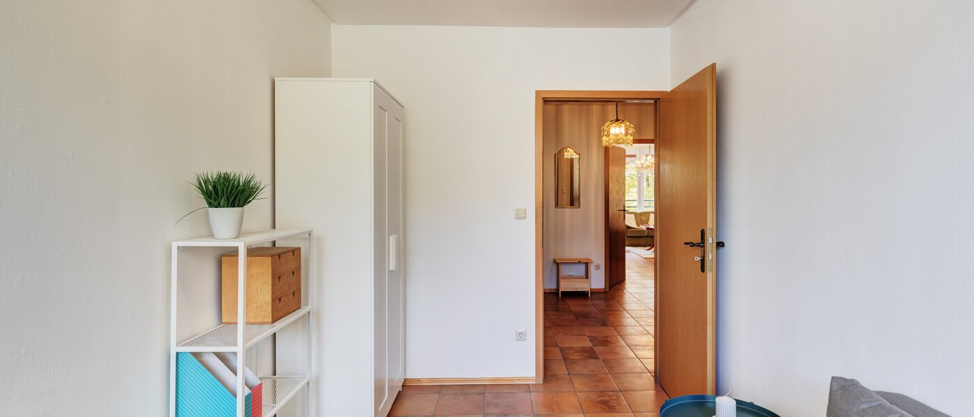 apartment München Bogenhausen 02 Workspace/Guestroom 14639