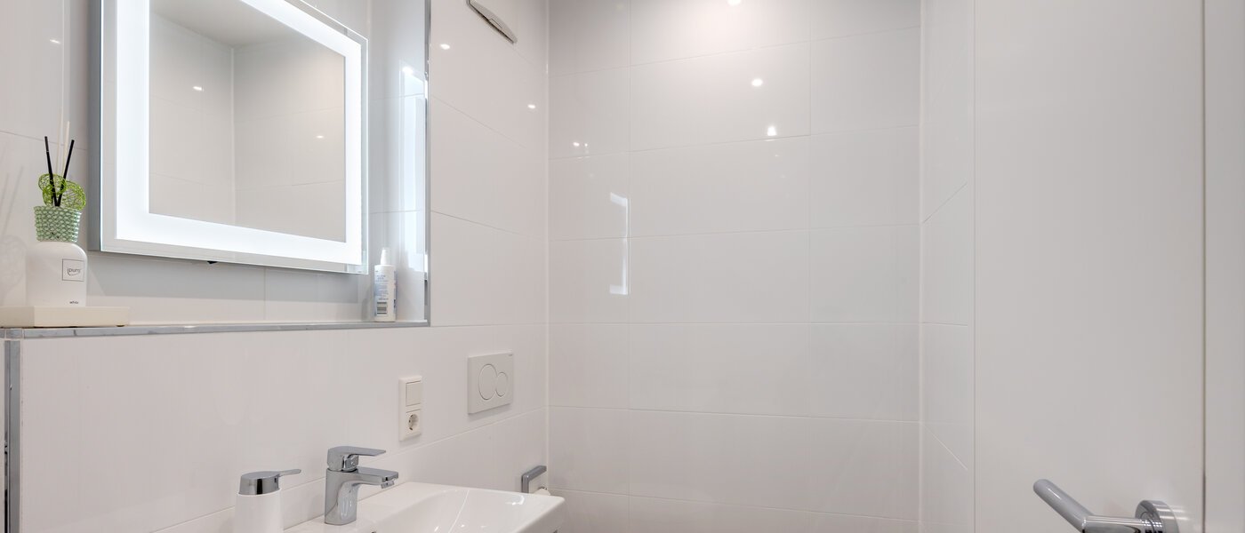 apartment München Trudering 01 guest toilet 14640