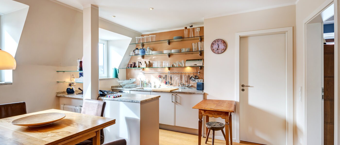 attic apartment München Haidhausen 01 kitchen 14648