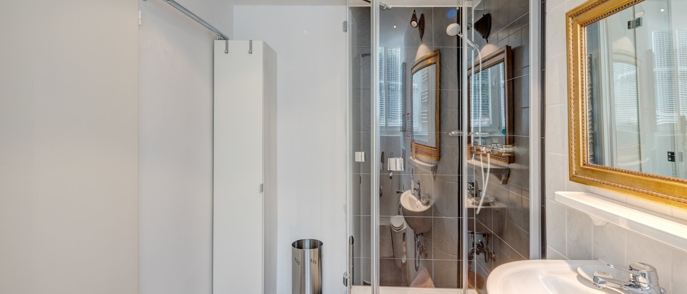 apartment München Herzogpark 01 bathroom 14656