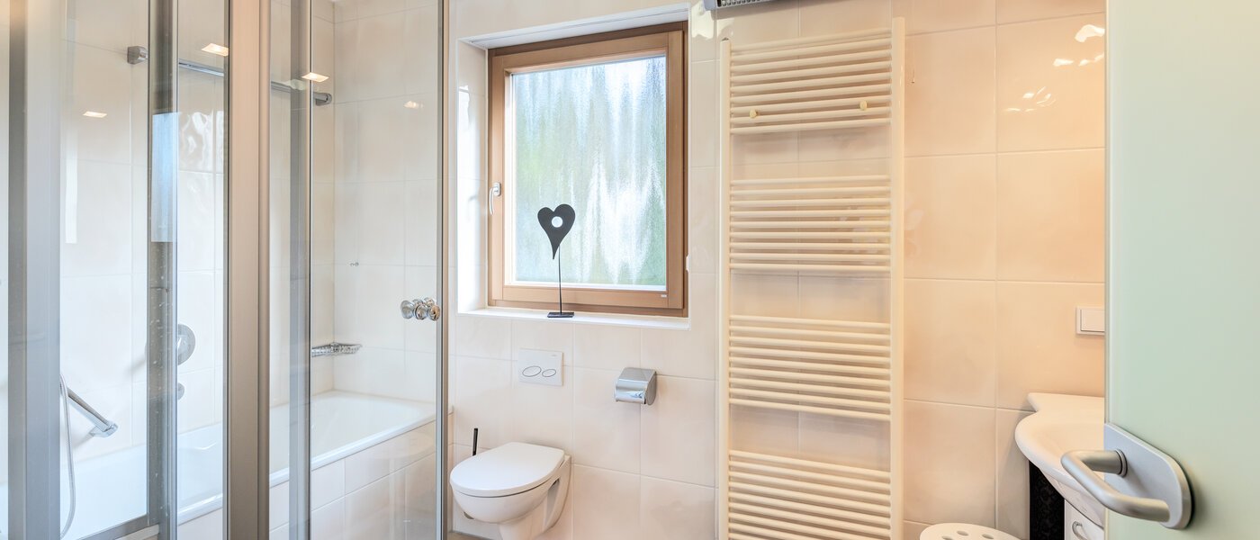 semi-detached house München Lochhausen 02 bathroom 14662