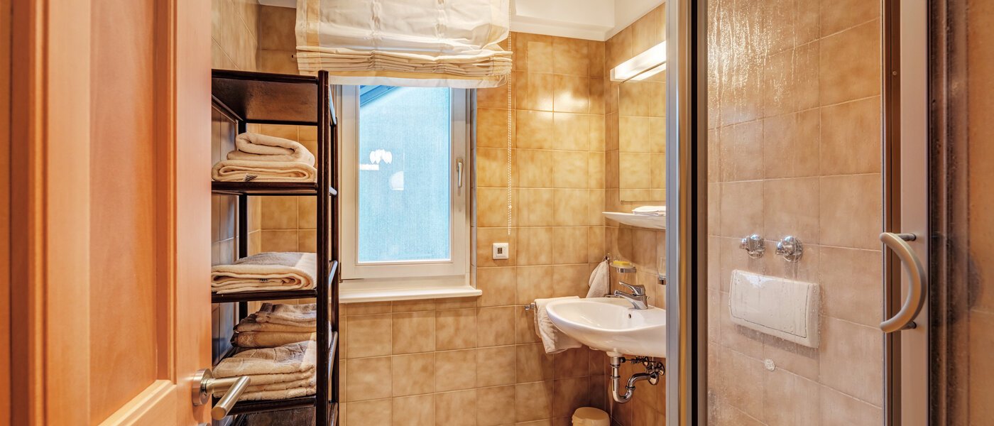 apartment München Fasangarten 01 bathroom 14666