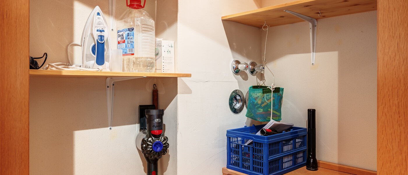 attic apartment München Neufahrn b. Freising 01 storage room 14673