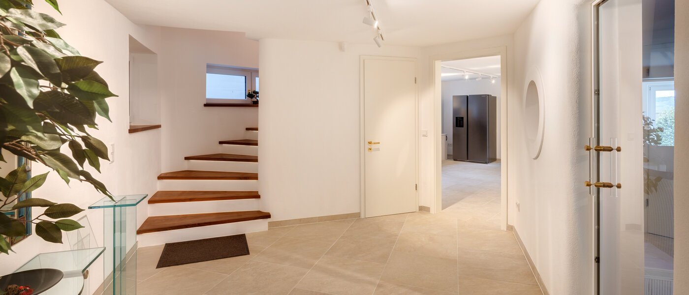 villa Starnberg 06 hall 14680