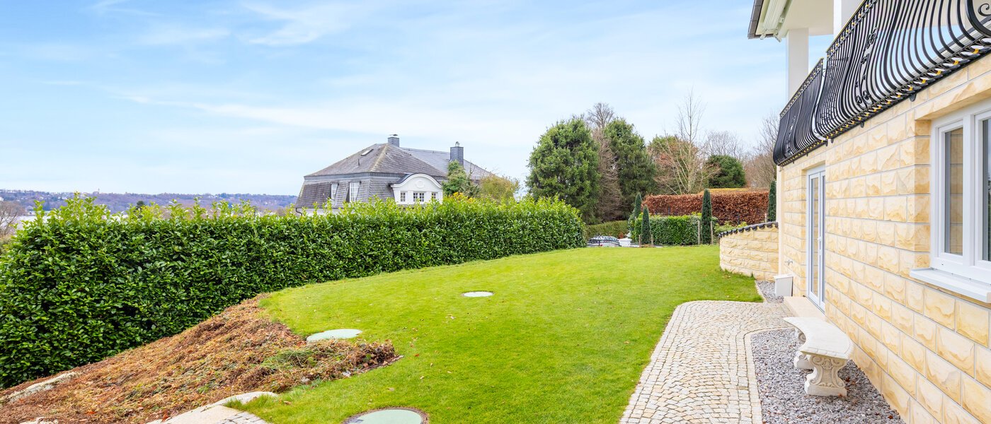 villa Starnberg 05 garden 14680