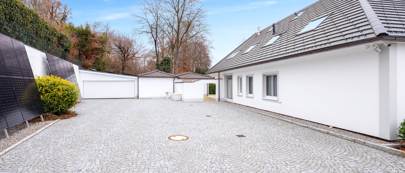 villa Starnberg 01 inner courtyard  14680