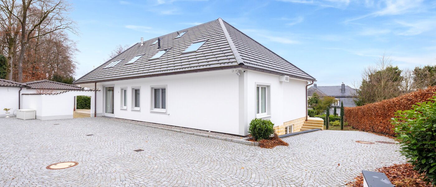 villa Starnberg 02 inner courtyard  14680
