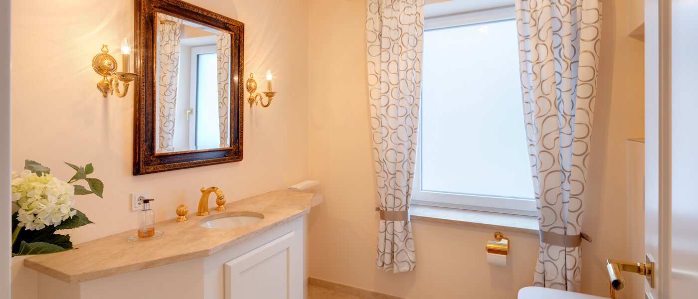 villa Starnberg 01 guest toilet 14680