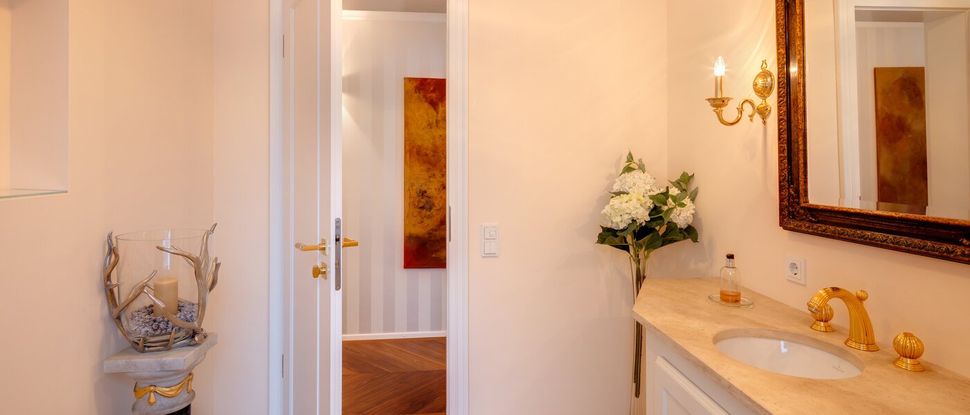 villa Starnberg 02 guest toilet 14680