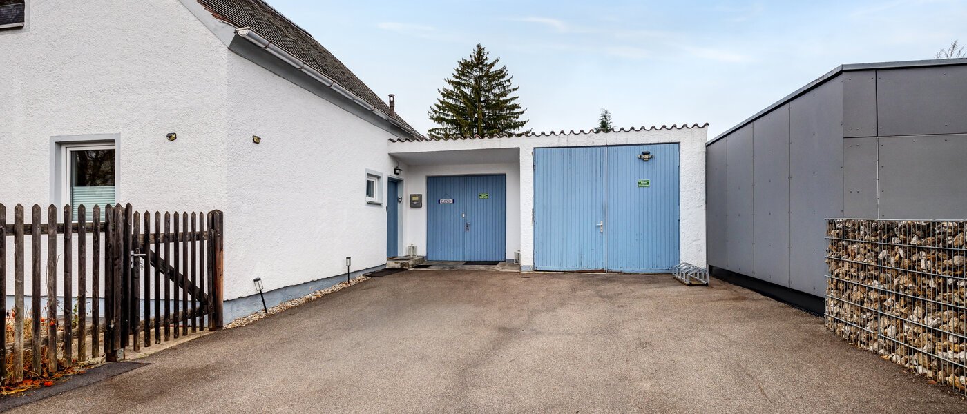 detached house München Trudering 01 Courtyard entrance 14681