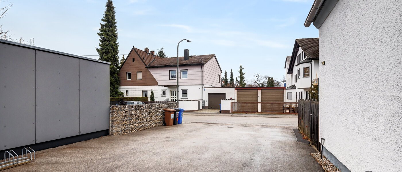 detached house München Trudering 02 Courtyard entrance 14681