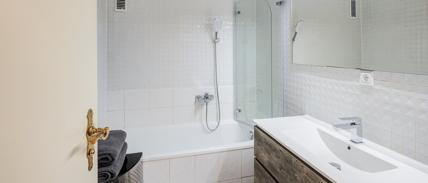 apartment München Solln 01 bathroom 14682