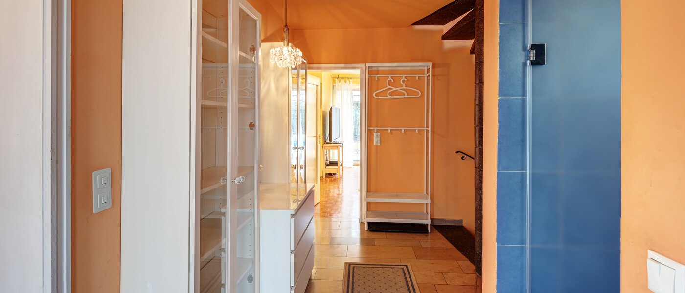 corner townhouse Unterhaching 02 hall 14690