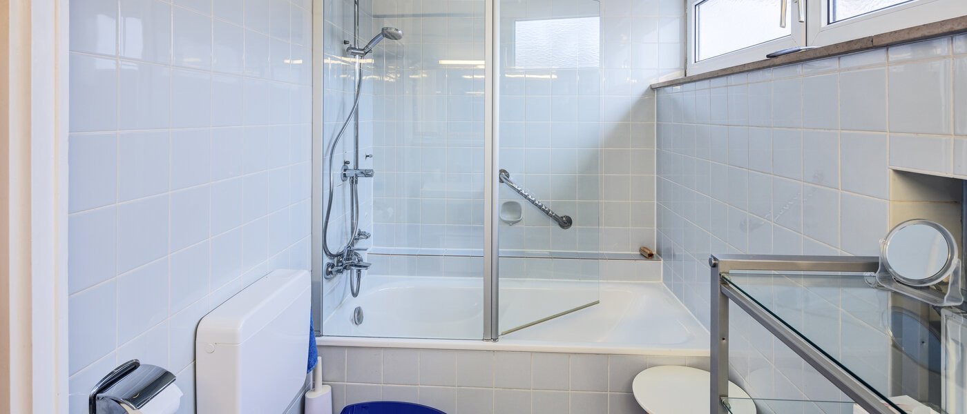 corner townhouse Unterhaching 01 1. bathroom 14690