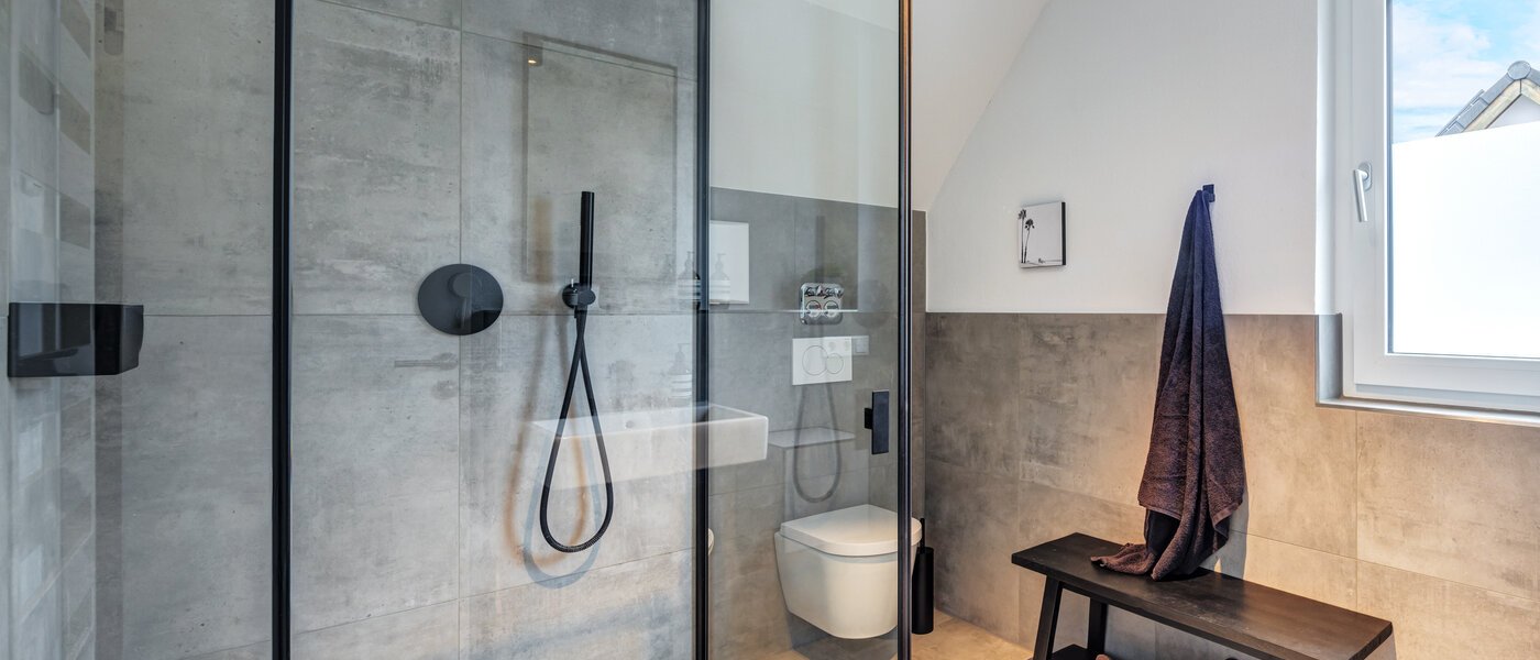 attic apartment München Allach 03 bathroom 14692