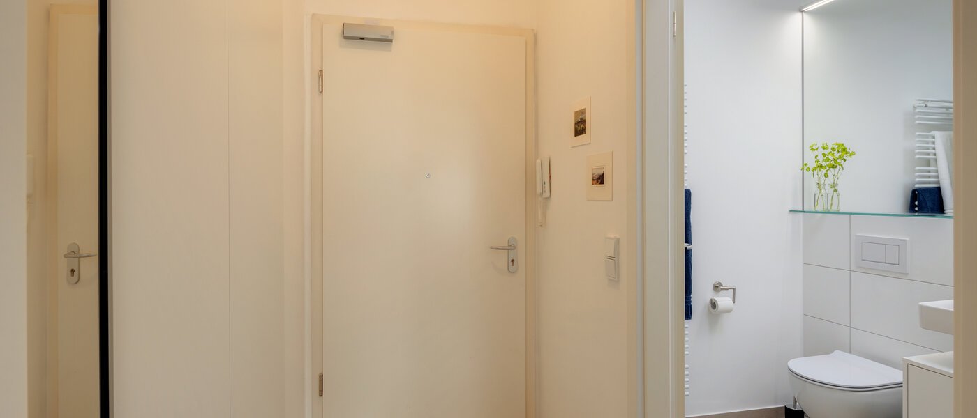 attic apartment München Neuhausen 01 hall 14695