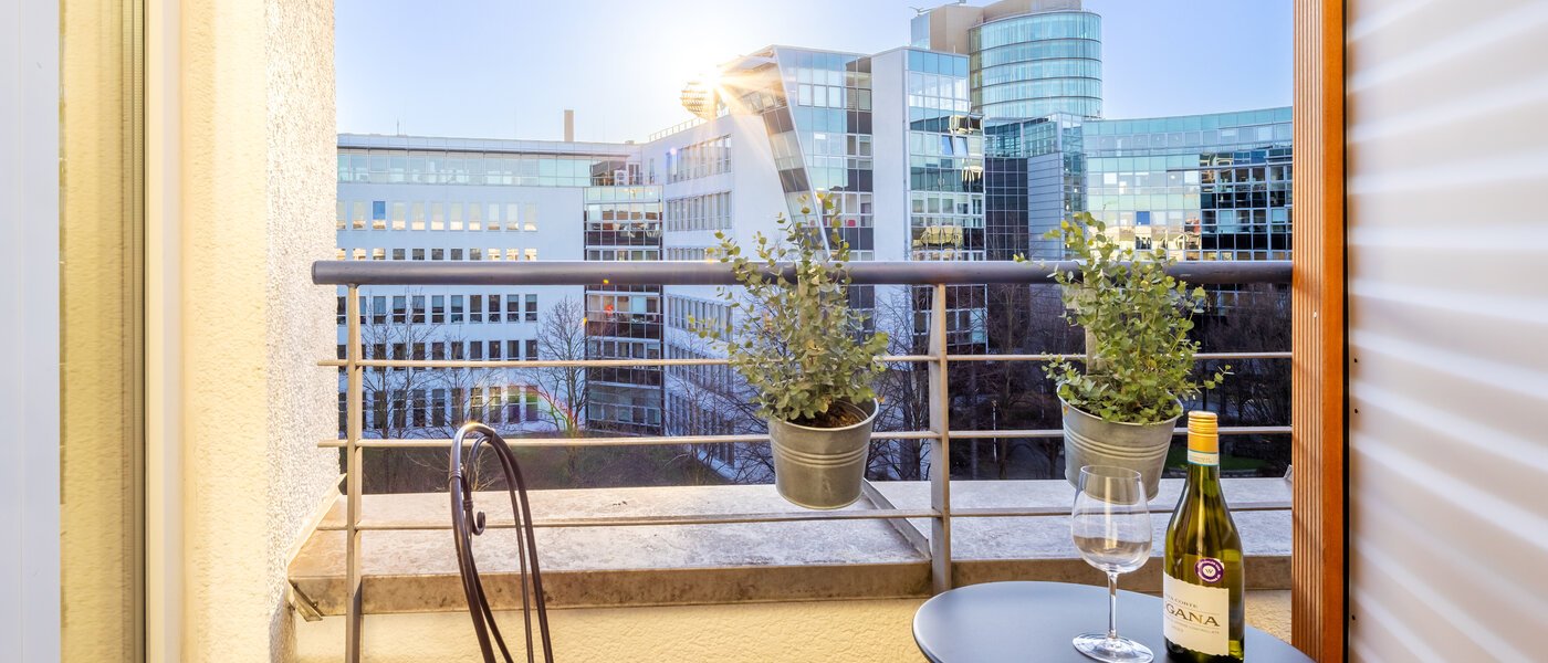 attic apartment München Neuhausen 02 balcony 14695