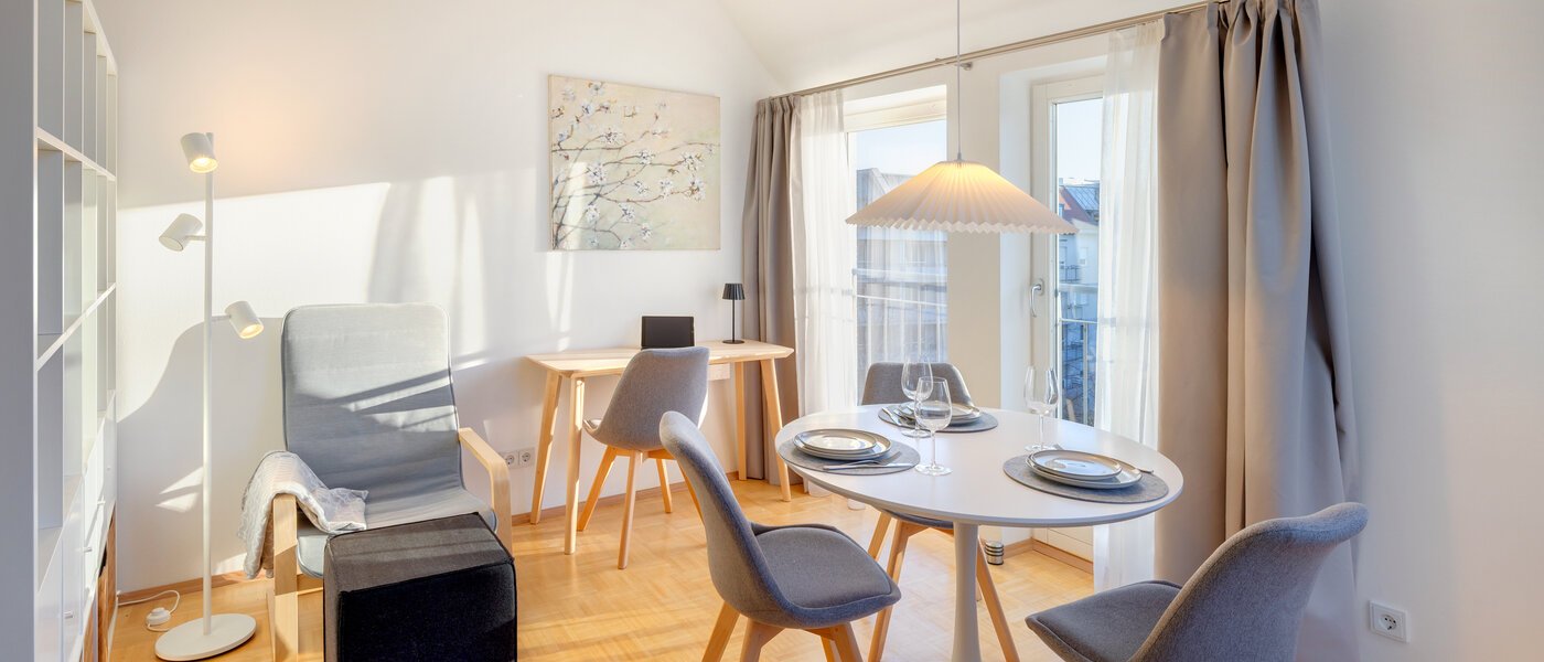 attic apartment München Neuhausen 02 living area 14695