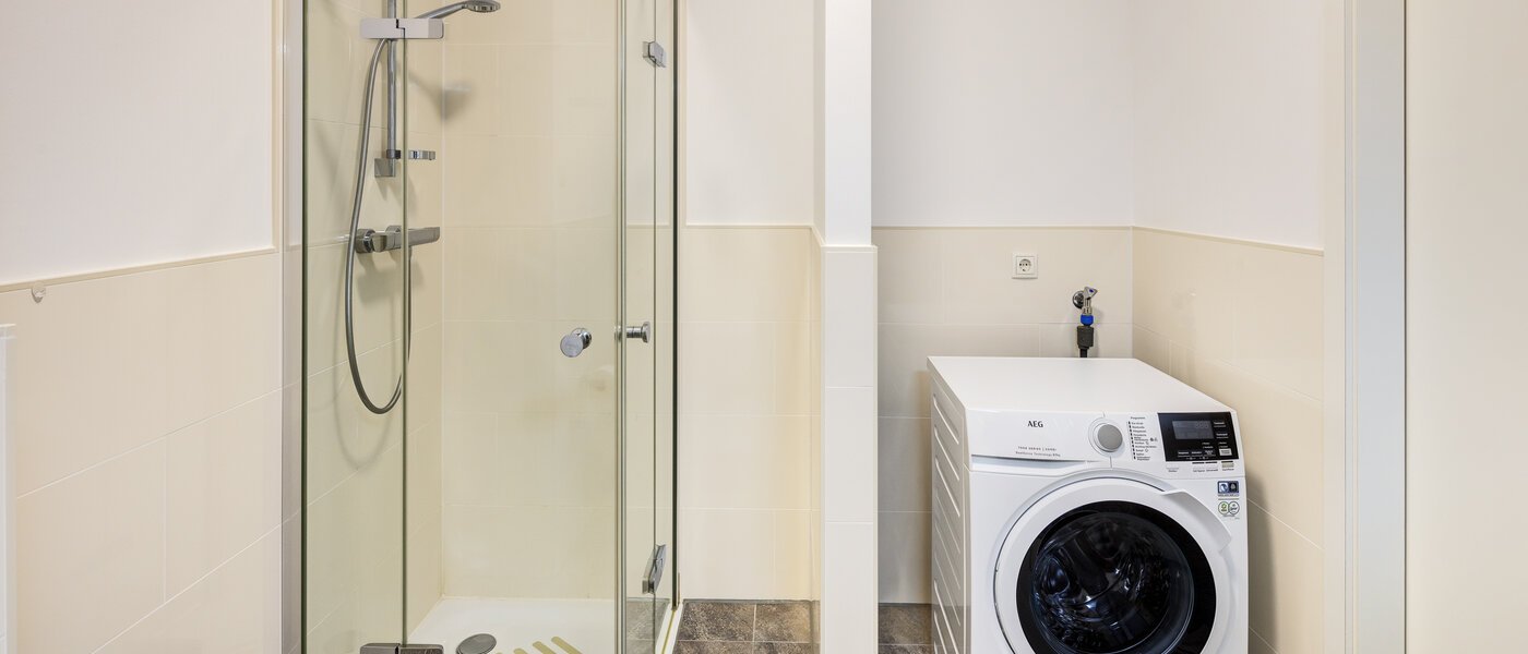 apartment München Milbertshofen 02 2. bathroom 14703