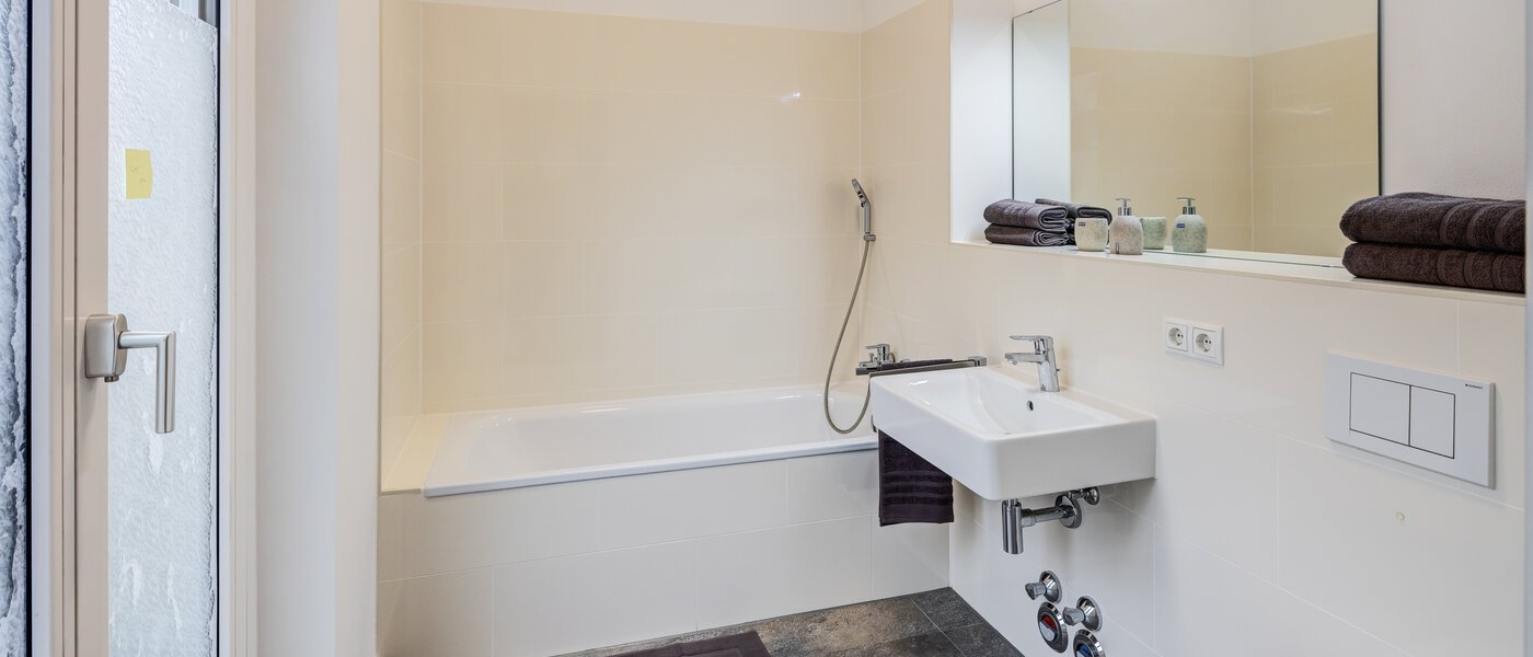 apartment München Milbertshofen 01 1. bathroom 14703