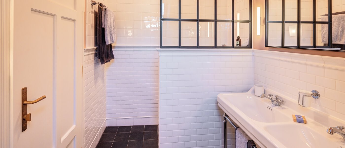 attic apartment München Neuhausen 03 2. bathroom 14709