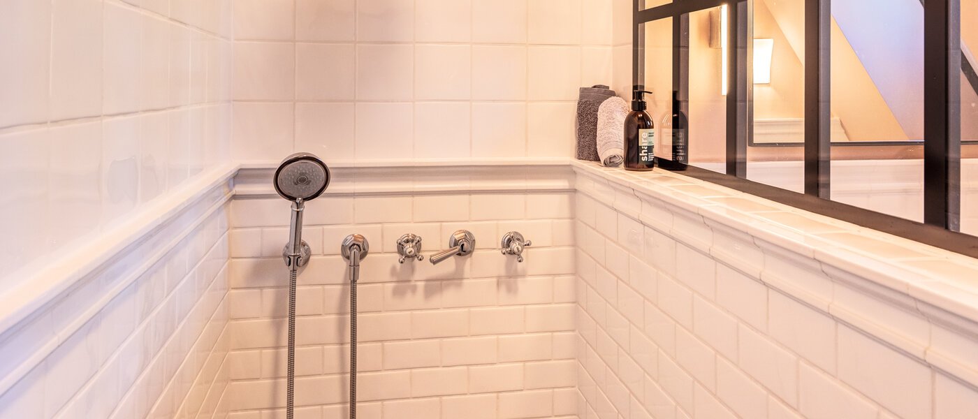 attic apartment München Neuhausen 04 2. bathroom 14709